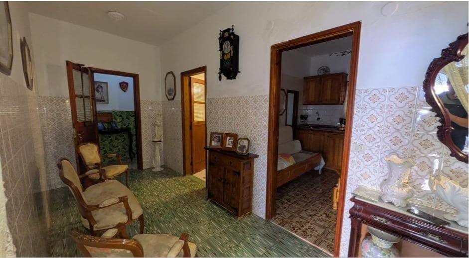 5 bedroom Villa for sale in Santa Lucia de Tirajana - € 175,000 (Ref: 9975589)
