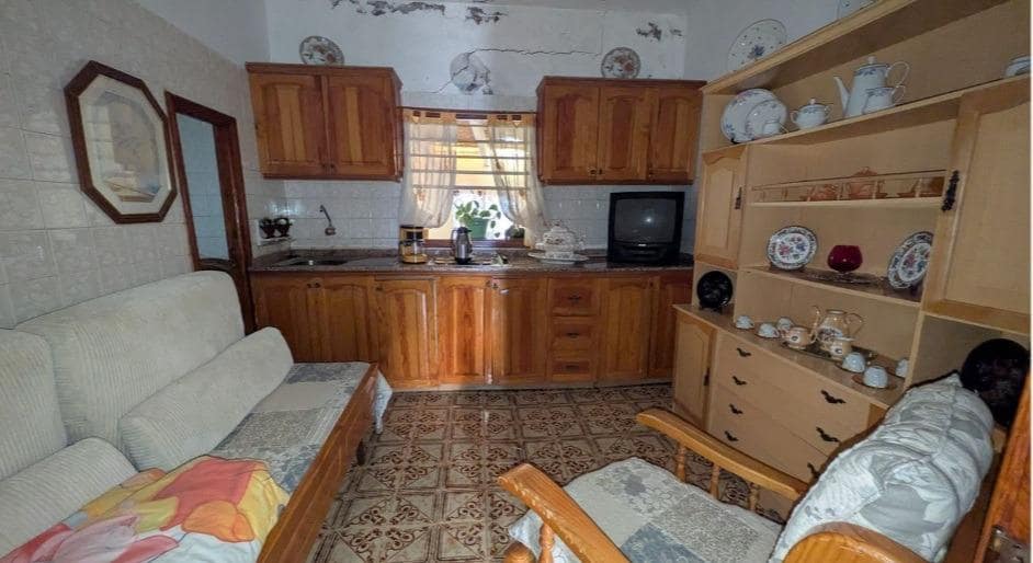 5 bedroom Villa for sale in Santa Lucia de Tirajana - € 175,000 (Ref: 9975589)
