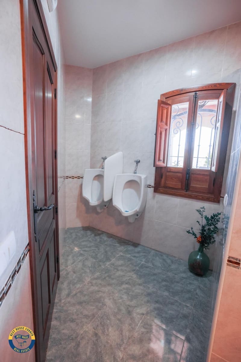 5 slaapkamer Villa te koop in Hornachos met garage - € 590.000 (Ref: 9977466)