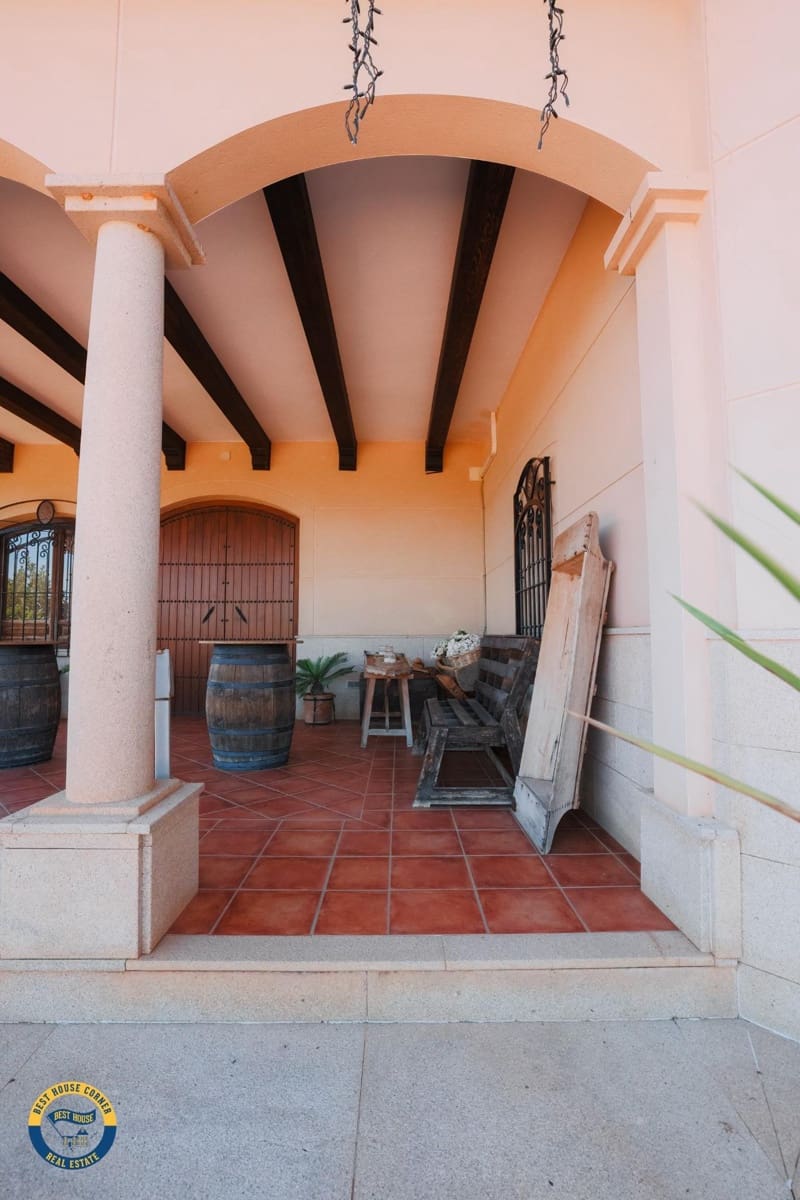 5 slaapkamer Villa te koop in Hornachos met garage - € 590.000 (Ref: 9977466)