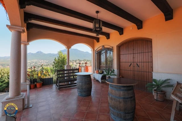 5 slaapkamer Villa te koop in Hornachos met garage - € 590.000 (Ref: 9977466)