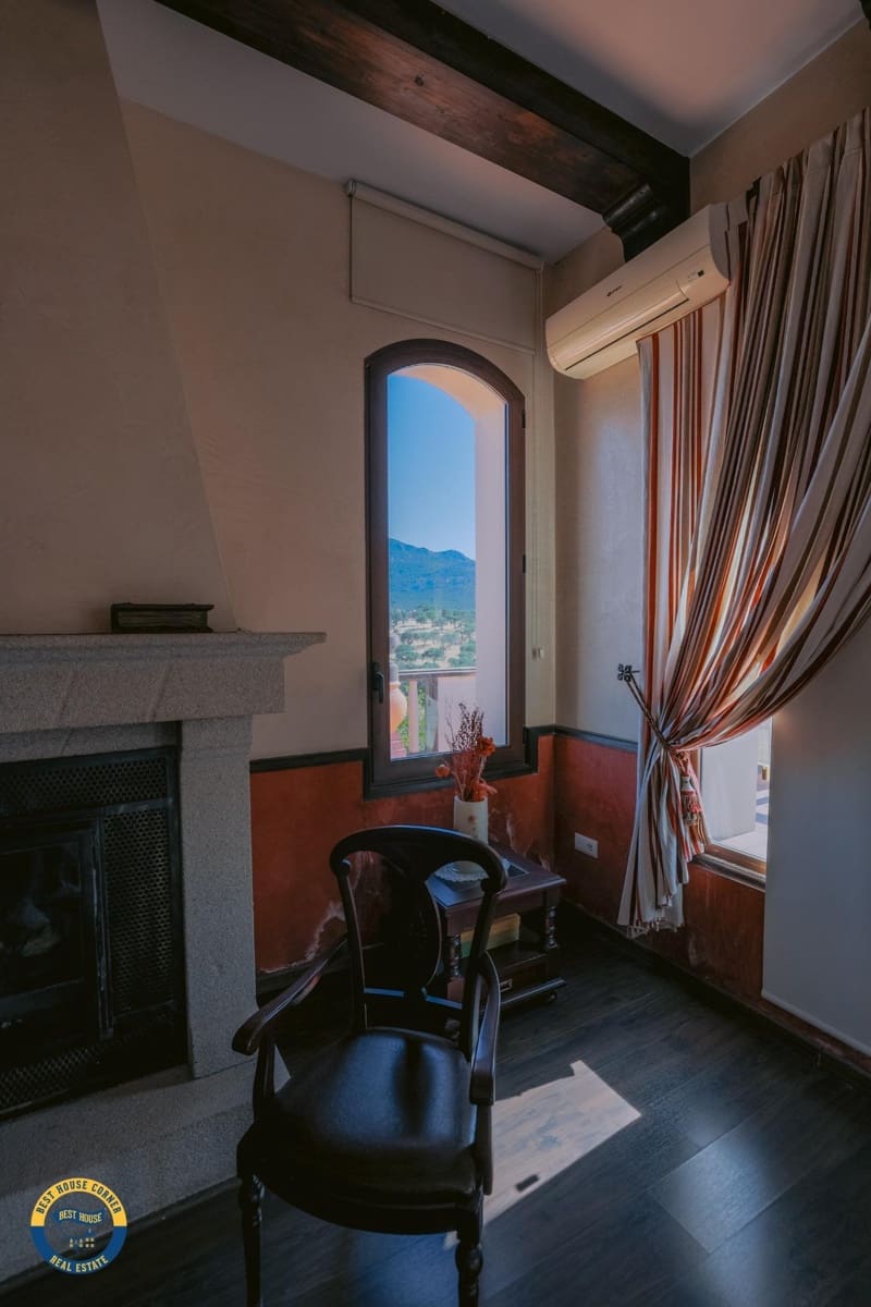 5 slaapkamer Villa te koop in Hornachos met garage - € 590.000 (Ref: 9977466)