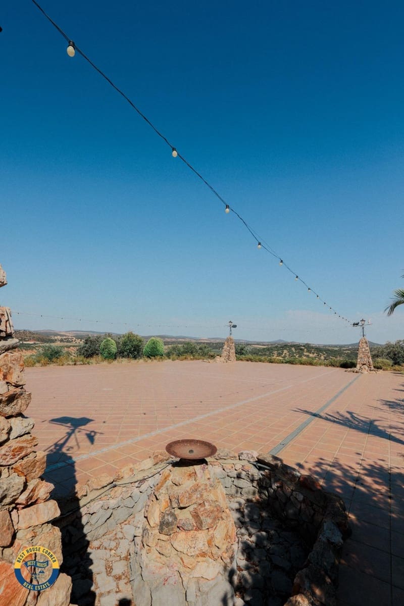 5 slaapkamer Villa te koop in Hornachos met garage - € 590.000 (Ref: 9977466)