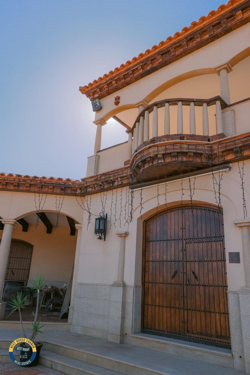 5 slaapkamer Villa te koop in Hornachos met garage - € 590.000 (Ref: 9977466)