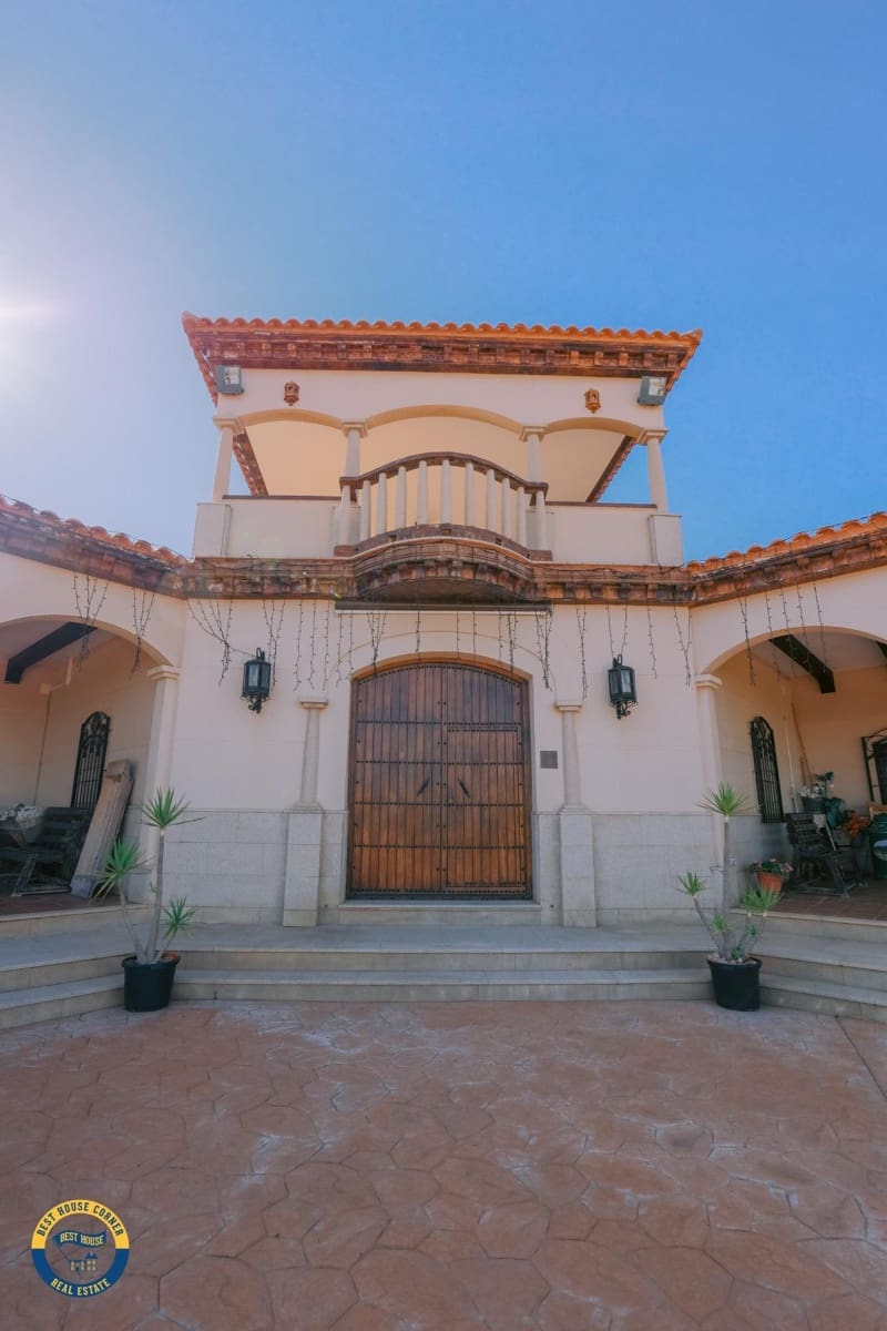 5 slaapkamer Villa te koop in Hornachos met garage - € 590.000 (Ref: 9977466)