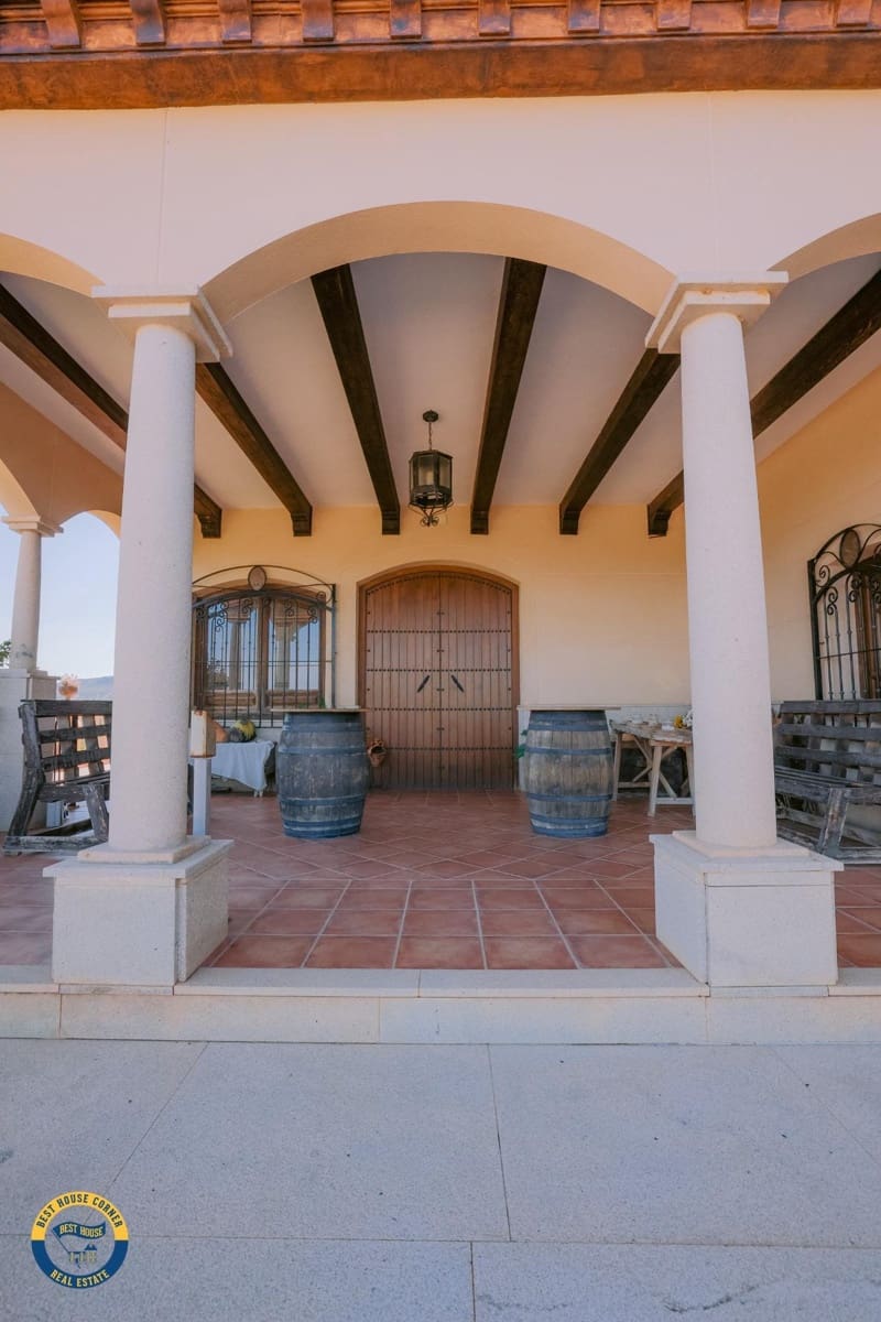 5 slaapkamer Villa te koop in Hornachos met garage - € 590.000 (Ref: 9977466)