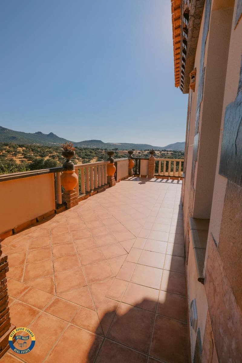 5 slaapkamer Villa te koop in Hornachos met garage - € 590.000 (Ref: 9977466)