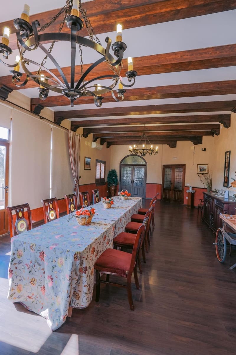 5 bedroom Villa for sale in Hornachos with garage - € 590,000 (Ref: 9977466)