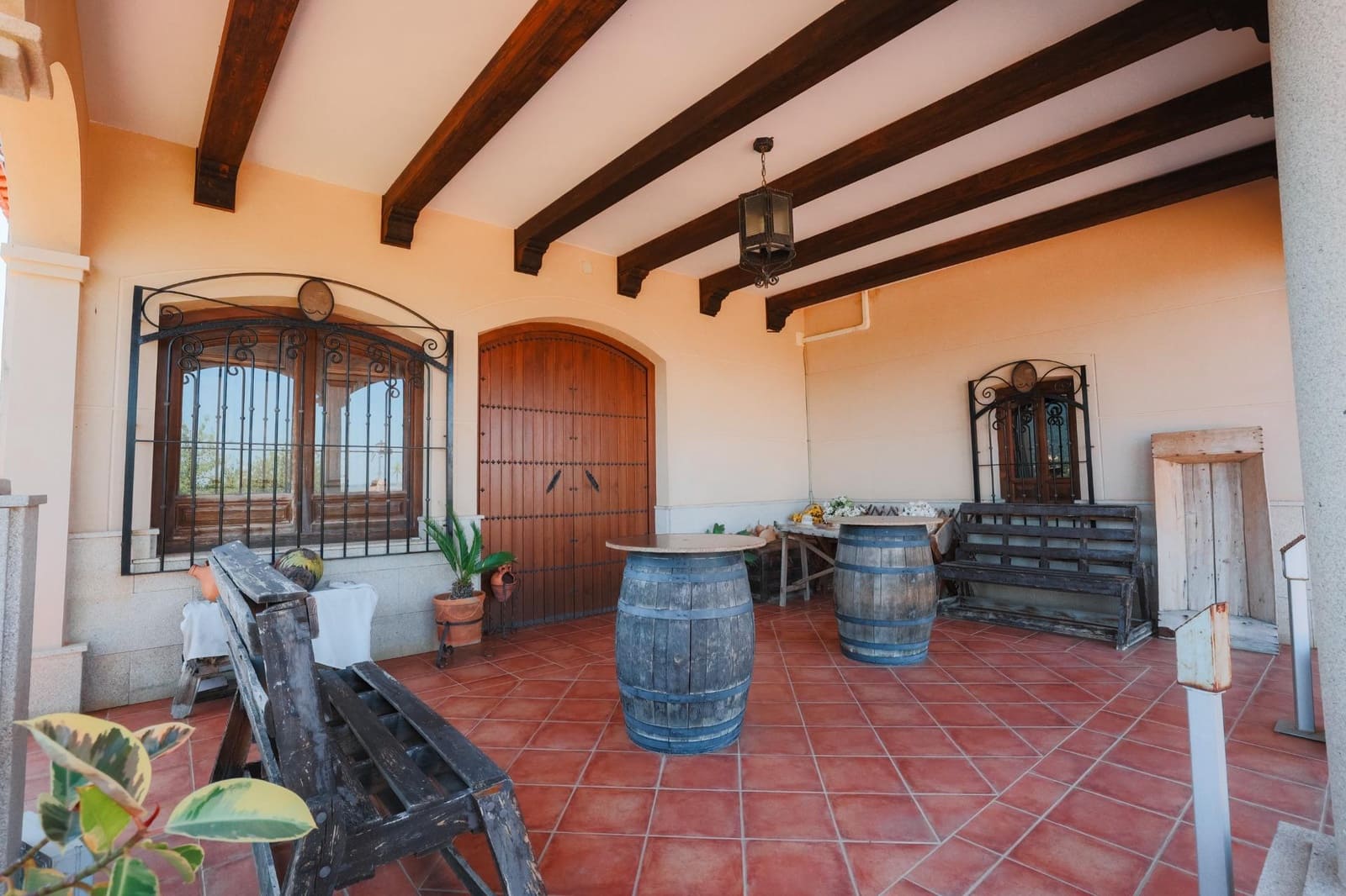 5 bedroom Villa for sale in Hornachos with garage - € 590,000 (Ref: 9977466)