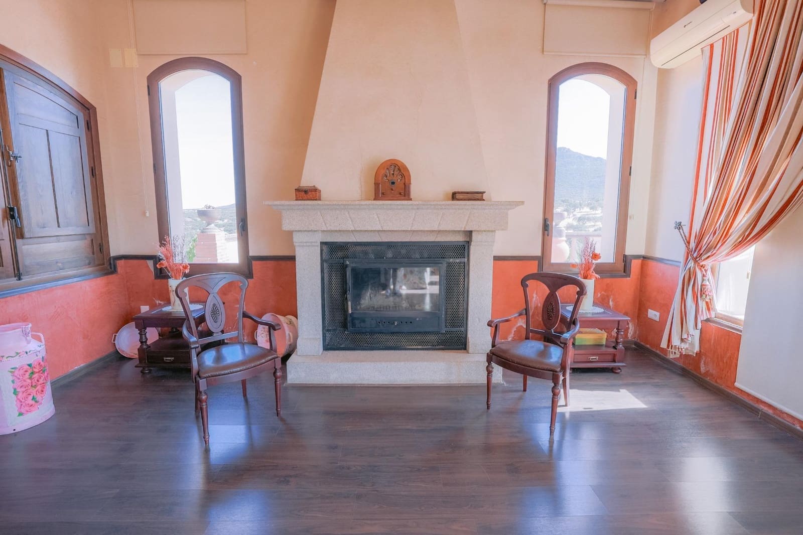 5 bedroom Villa for sale in Hornachos with garage - € 590,000 (Ref: 9977466)