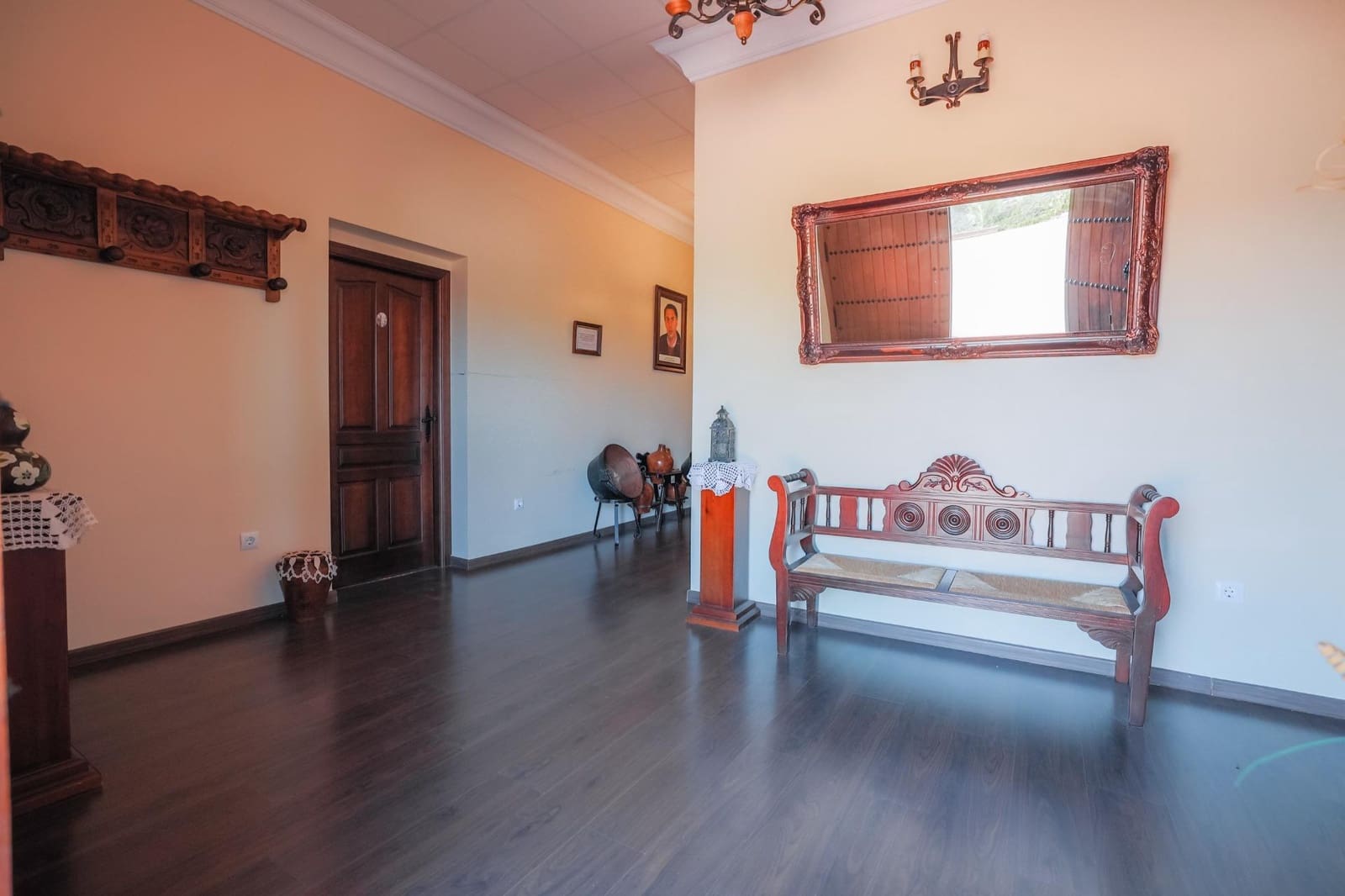 5 bedroom Villa for sale in Hornachos with garage - € 590,000 (Ref: 9977466)