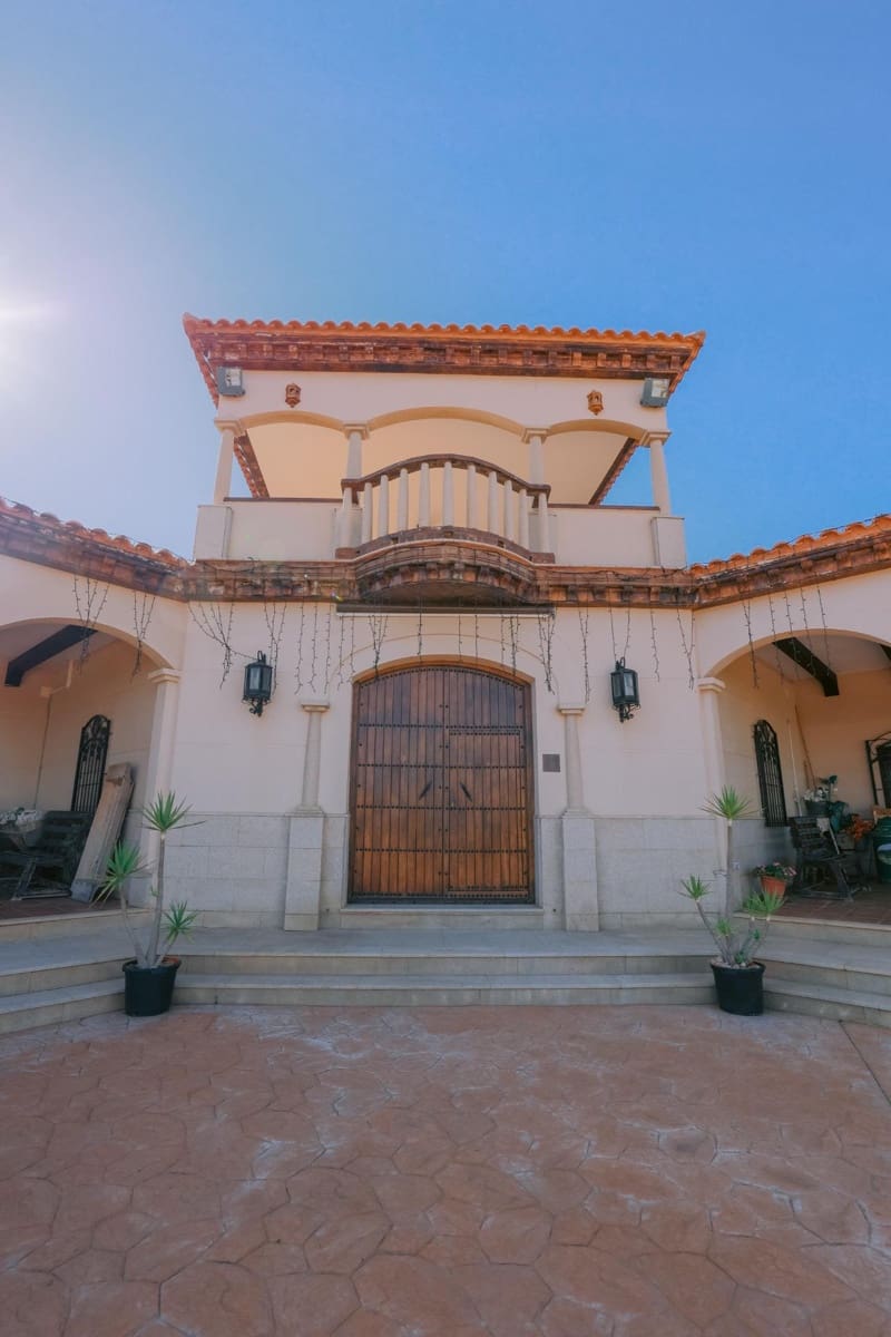 5 bedroom Villa for sale in Hornachos with garage - € 590,000 (Ref: 9977466)