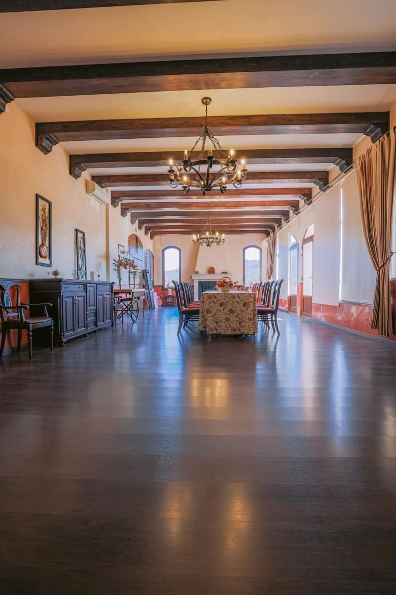 5 bedroom Villa for sale in Hornachos with garage - € 590,000 (Ref: 9977466)