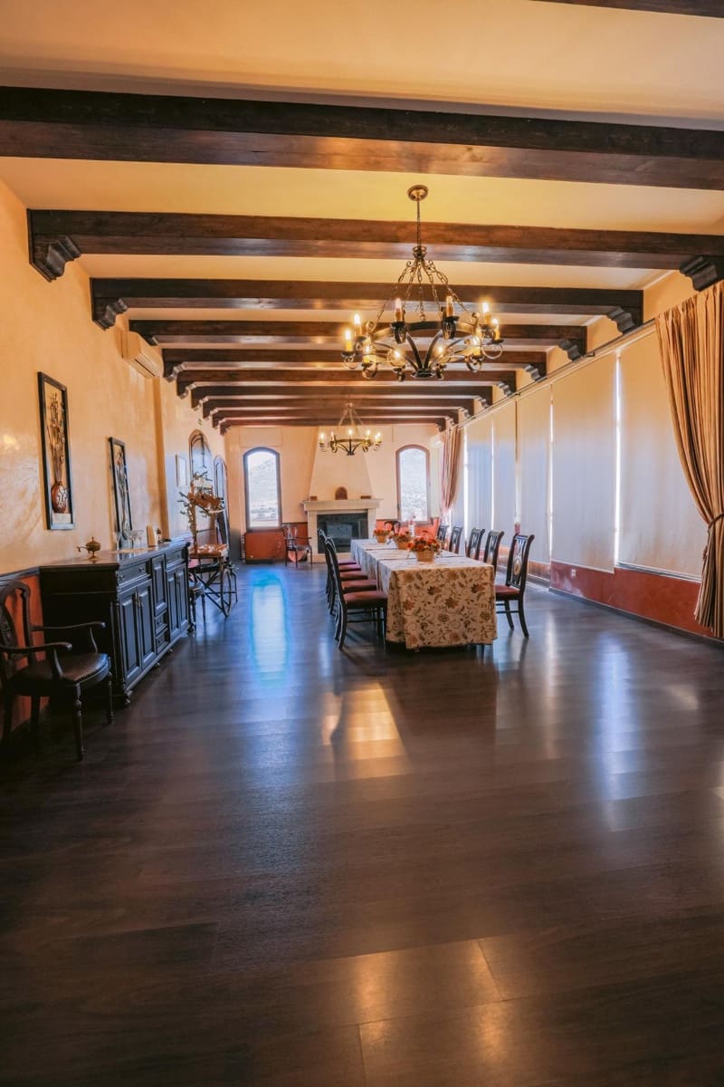5 bedroom Villa for sale in Hornachos with garage - € 590,000 (Ref: 9977466)