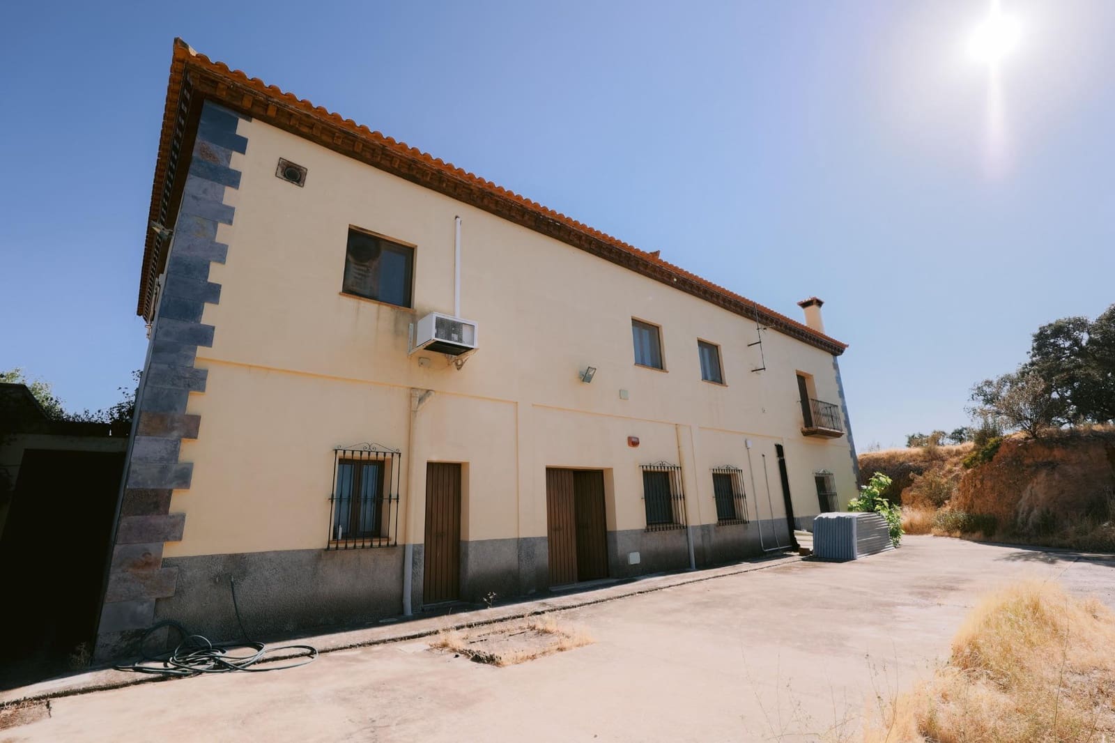 5 bedroom Villa for sale in Hornachos with garage - € 590,000 (Ref: 9977466)
