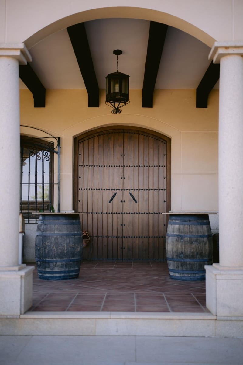 5 bedroom Villa for sale in Hornachos with garage - € 590,000 (Ref: 9977466)