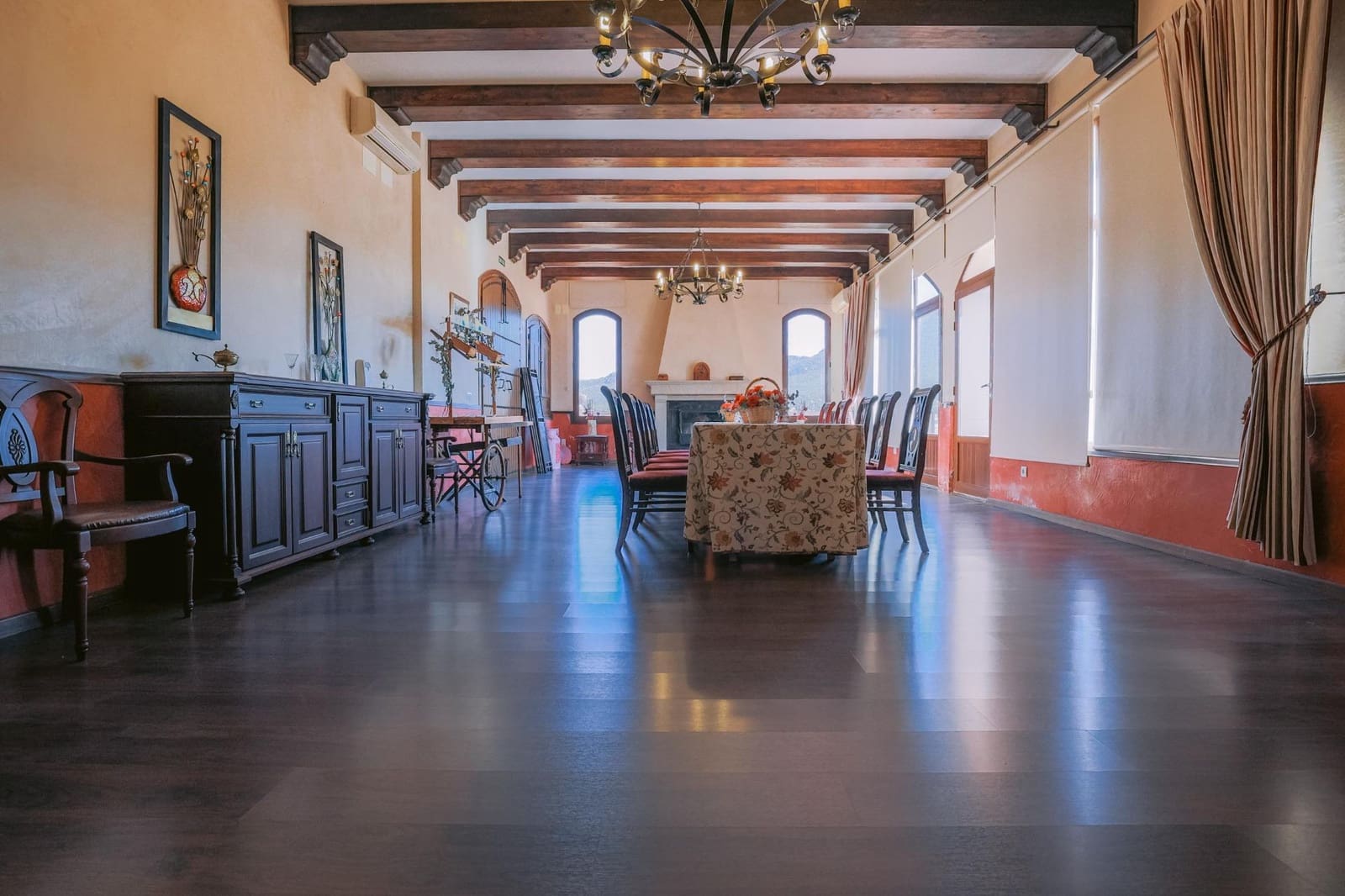 5 bedroom Villa for sale in Hornachos with garage - € 590,000 (Ref: 9977466)