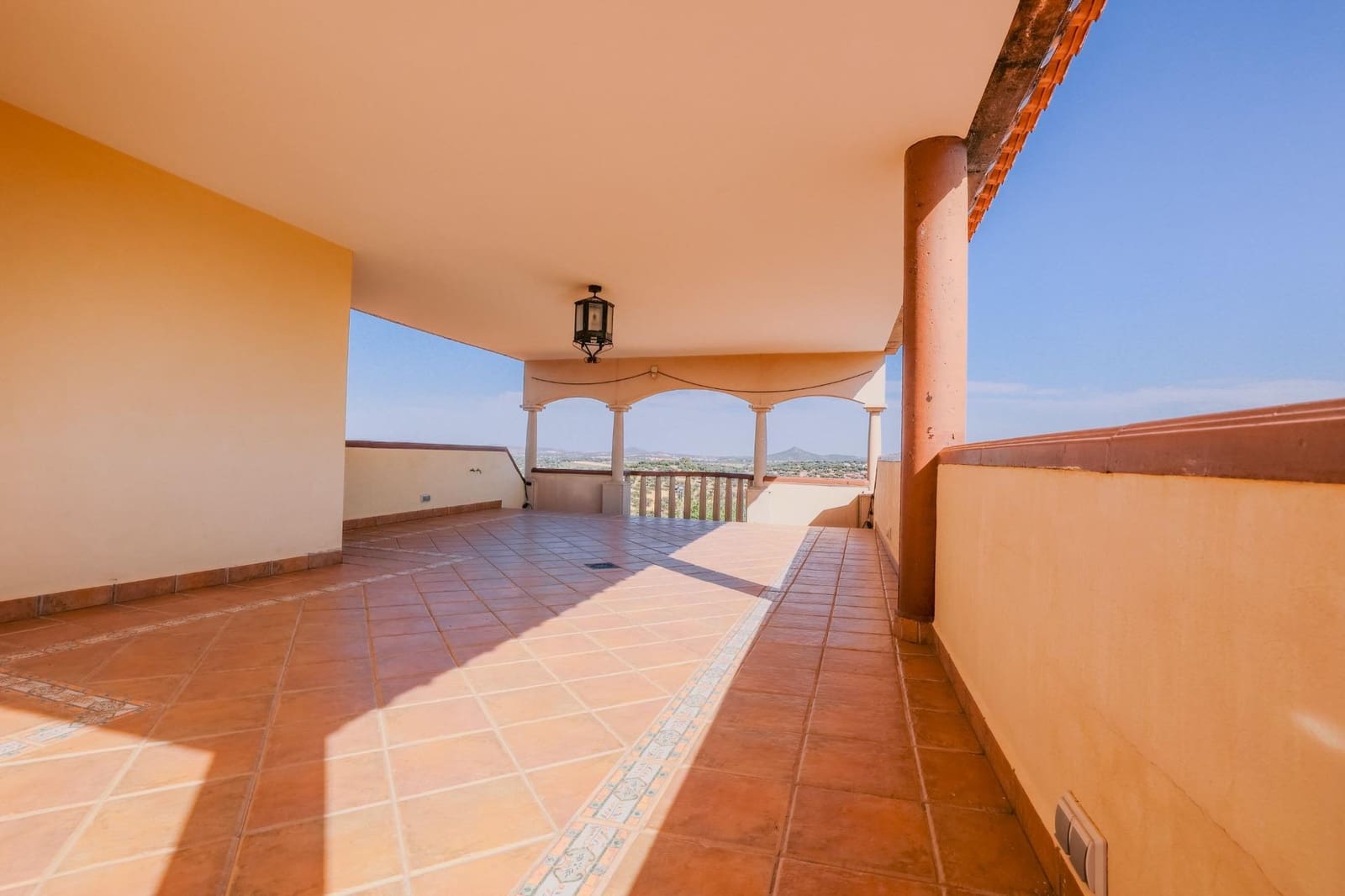 5 bedroom Villa for sale in Hornachos with garage - € 590,000 (Ref: 9977466)