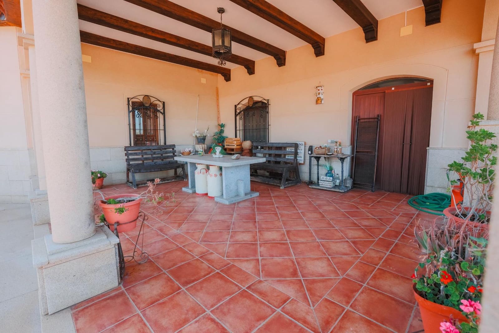 5 bedroom Villa for sale in Hornachos with garage - € 590,000 (Ref: 9977466)