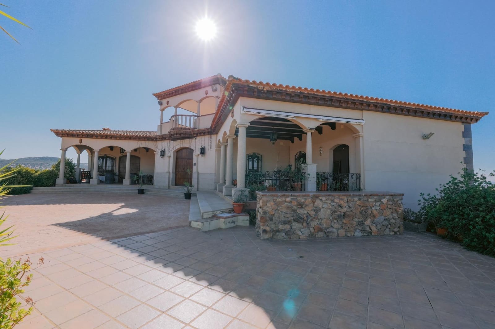 5 bedroom Villa for sale in Hornachos with garage - € 590,000 (Ref: 9977466)