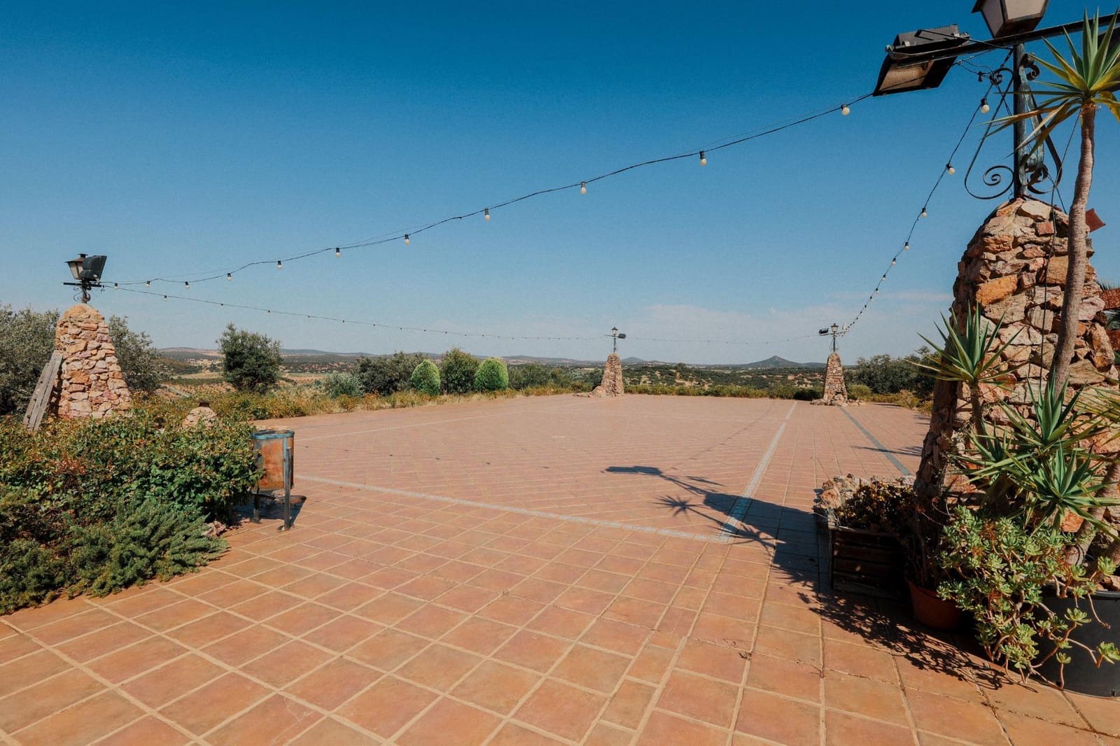 5 bedroom Villa for sale in Hornachos with garage - € 590,000 (Ref: 9977466)