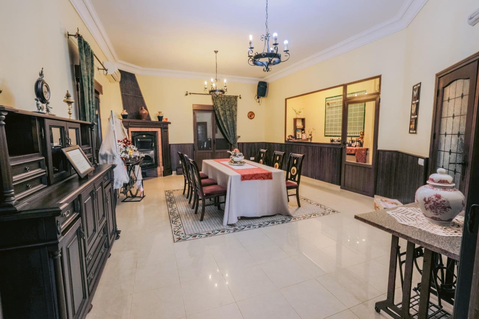 5 bedroom Villa for sale in Hornachos with garage - € 590,000 (Ref: 9977466)