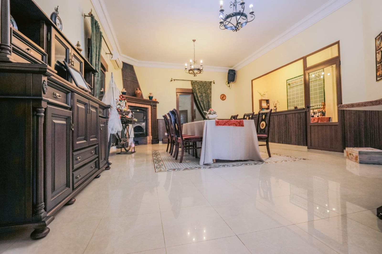 5 bedroom Villa for sale in Hornachos with garage - € 590,000 (Ref: 9977466)