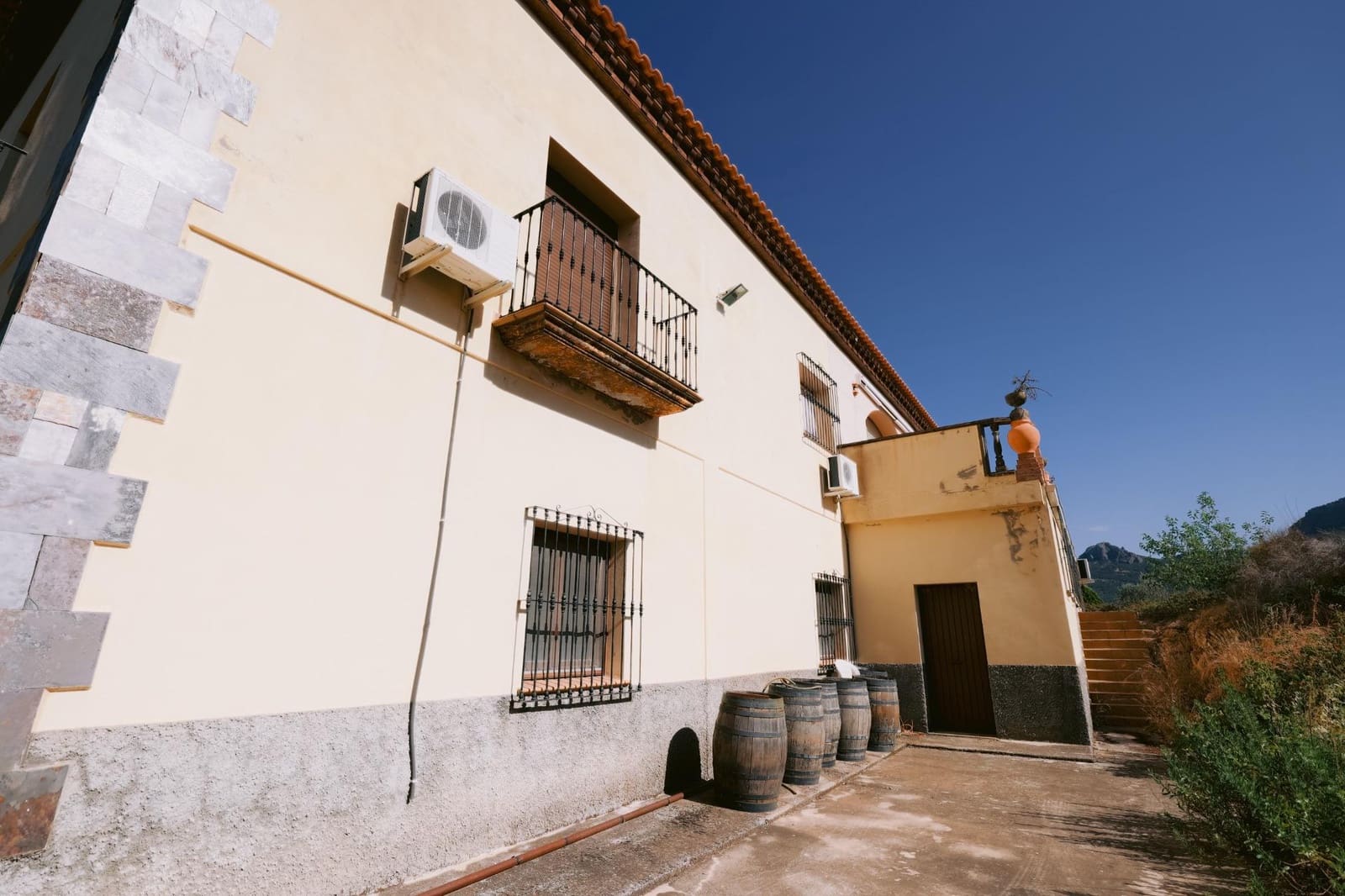 5 bedroom Villa for sale in Hornachos with garage - € 590,000 (Ref: 9977466)