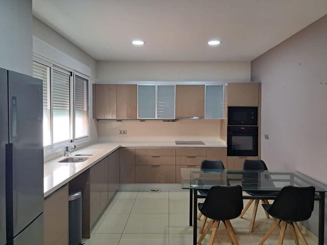 3 soverom Leilighet til leie i Triana, Las Palmas de Gran Canaria - € 1 650 (Ref: 9979027)