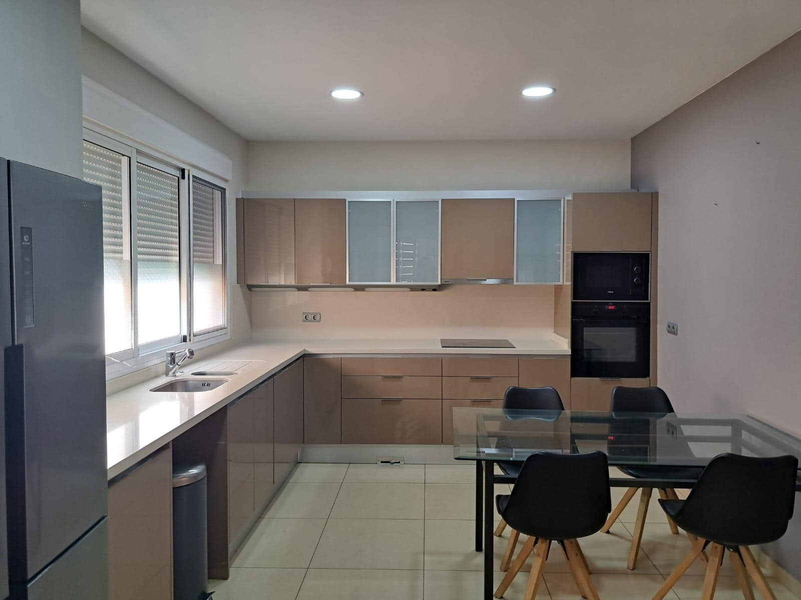 3 soverom Leilighet til leie i Las Palmas de Gran Canaria - € 1 650 (Ref: 9979027)