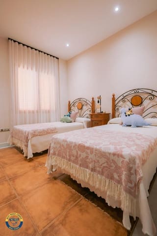 Chalet de 5 habitaciones en Don Benito en venta con piscina garaje - 650.000 € (Ref: 9990852)