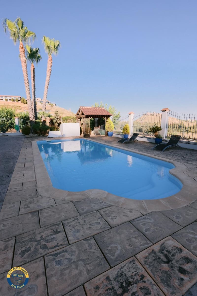 Chalet de 5 habitaciones en Don Benito en venta con piscina garaje - 650.000 € (Ref: 9990852)