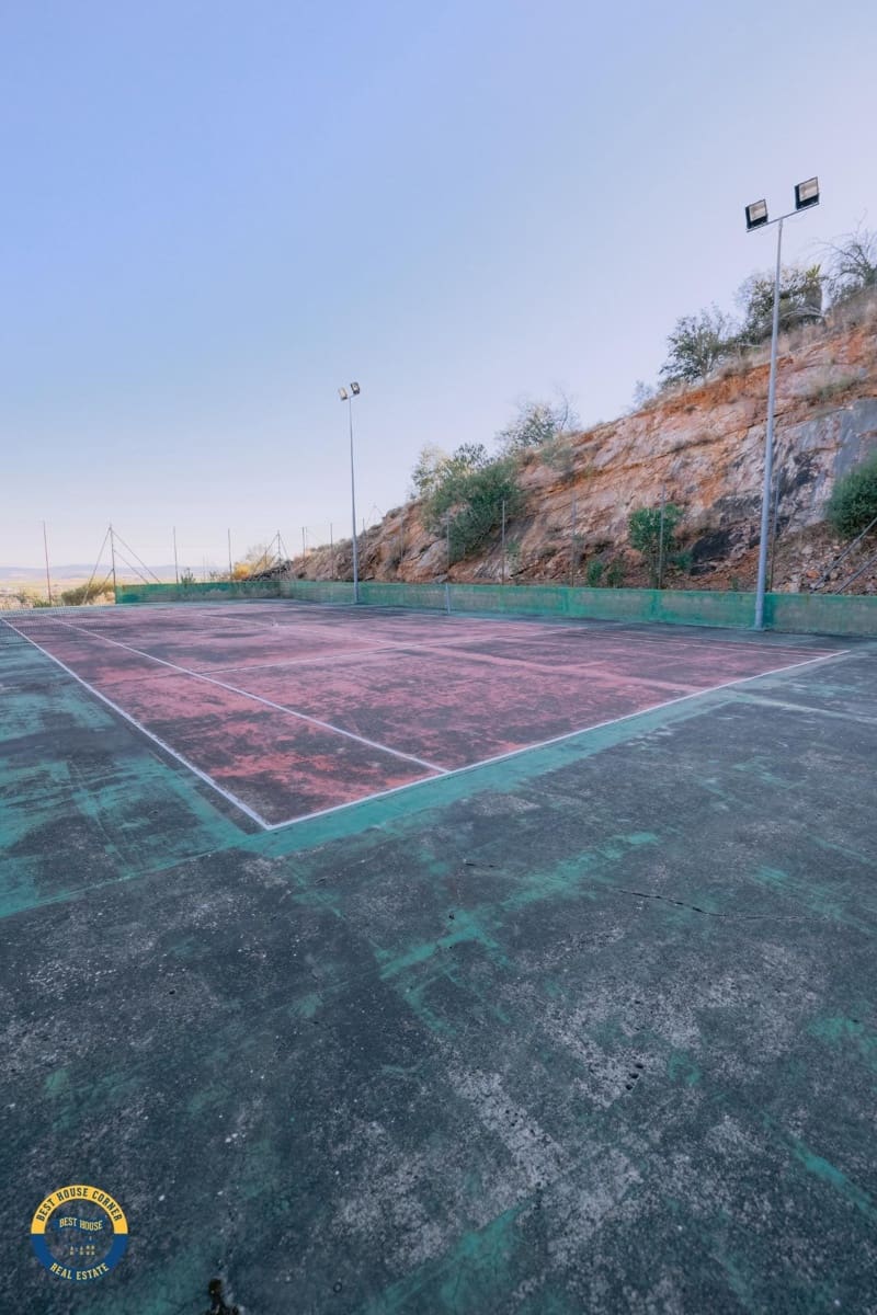 Chalet de 5 habitaciones en Don Benito en venta con piscina garaje - 650.000 € (Ref: 9990852)