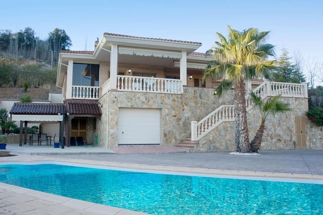 Chalet de 5 habitaciones en Don Benito en venta con piscina garaje - 650.000 € (Ref: 9990852)