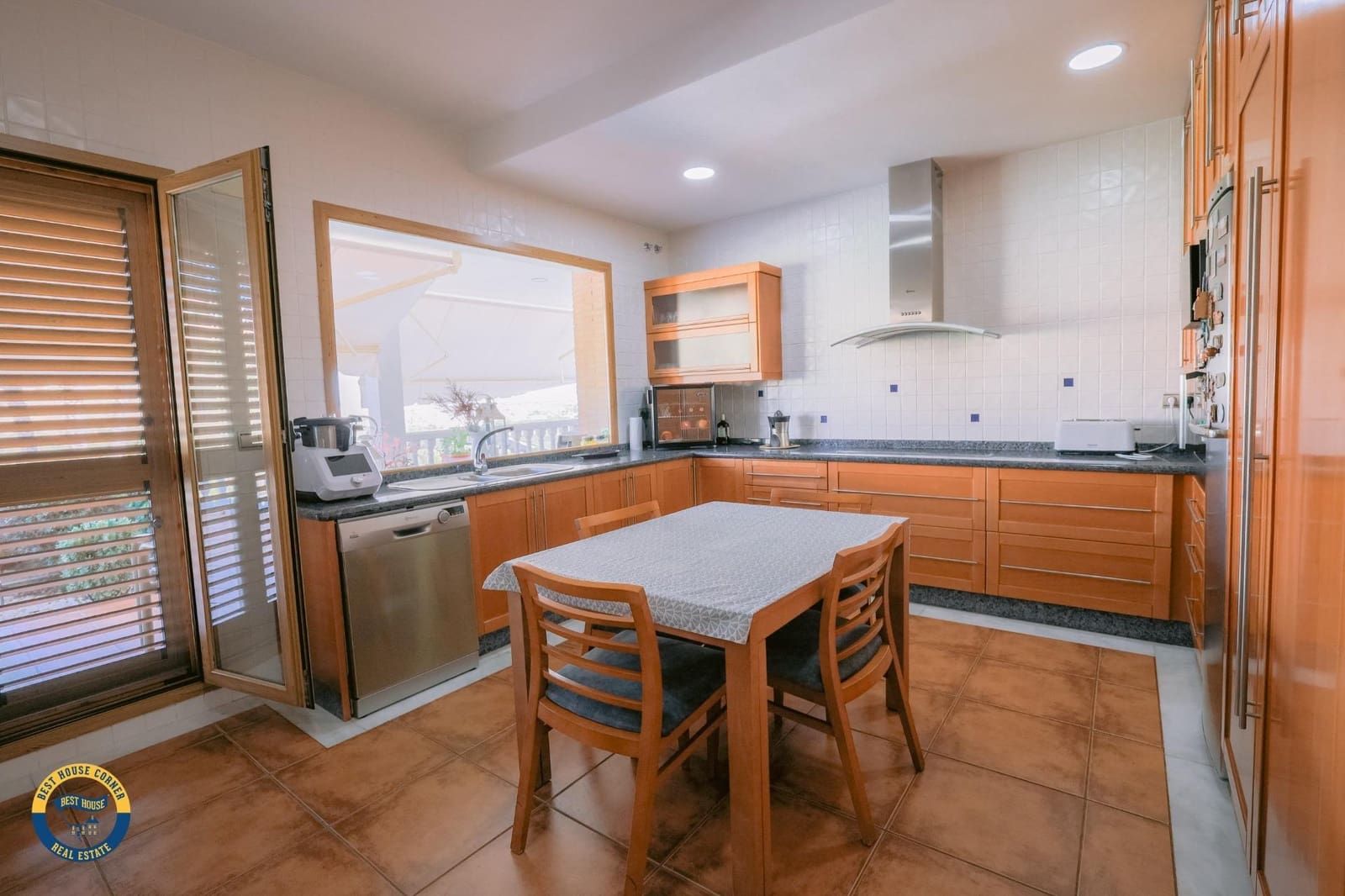 Chalet de 5 habitaciones en Don Benito en venta con piscina garaje - 650.000 € (Ref: 9990852)