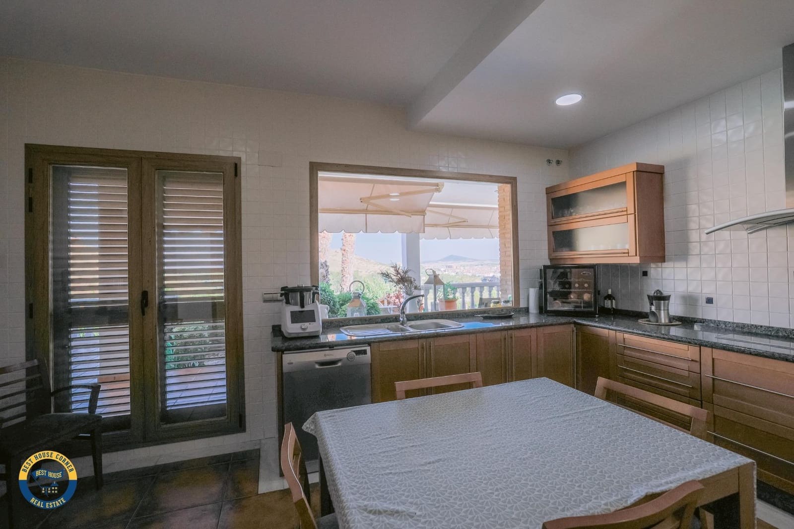 Chalet de 5 habitaciones en Don Benito en venta con piscina garaje - 650.000 € (Ref: 9990852)