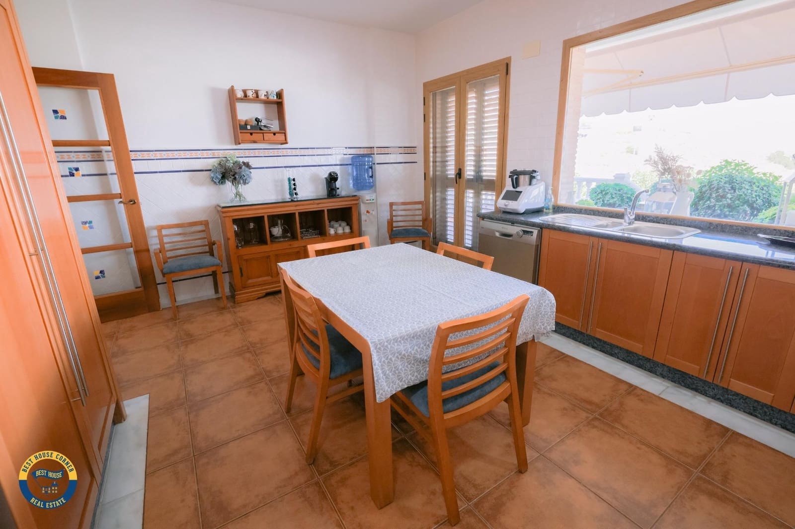 Chalet de 5 habitaciones en Don Benito en venta con piscina garaje - 650.000 € (Ref: 9990852)