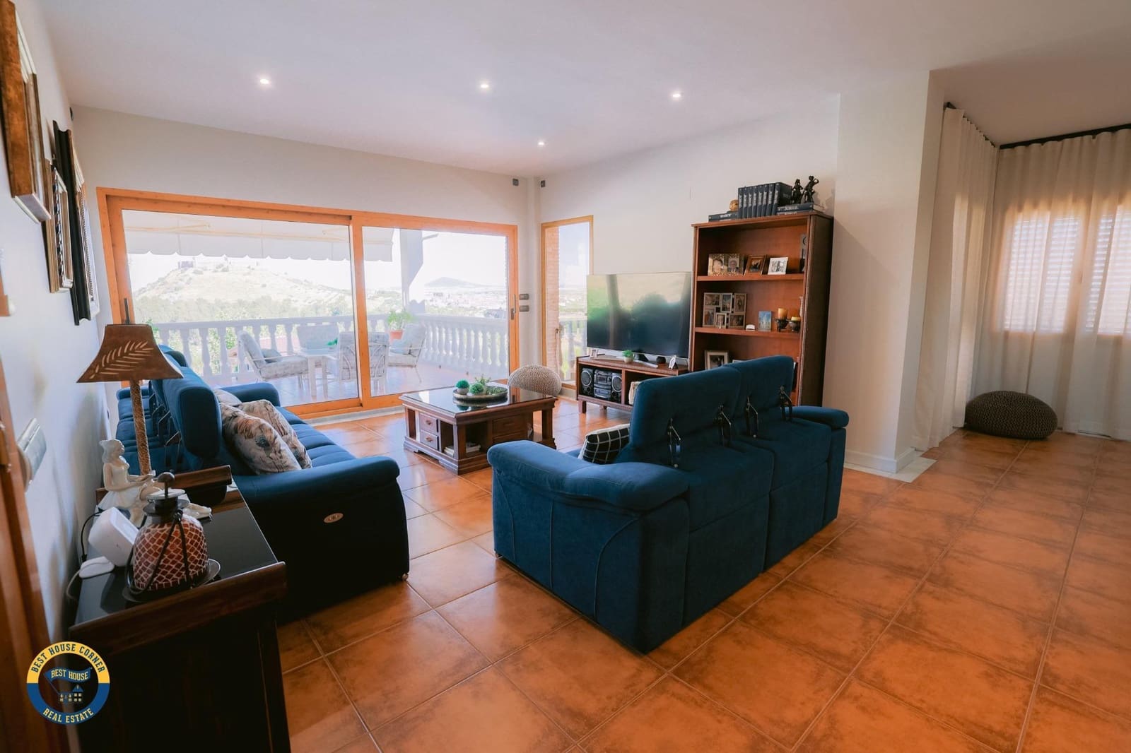 Chalet de 5 habitaciones en Don Benito en venta con piscina garaje - 650.000 € (Ref: 9990852)