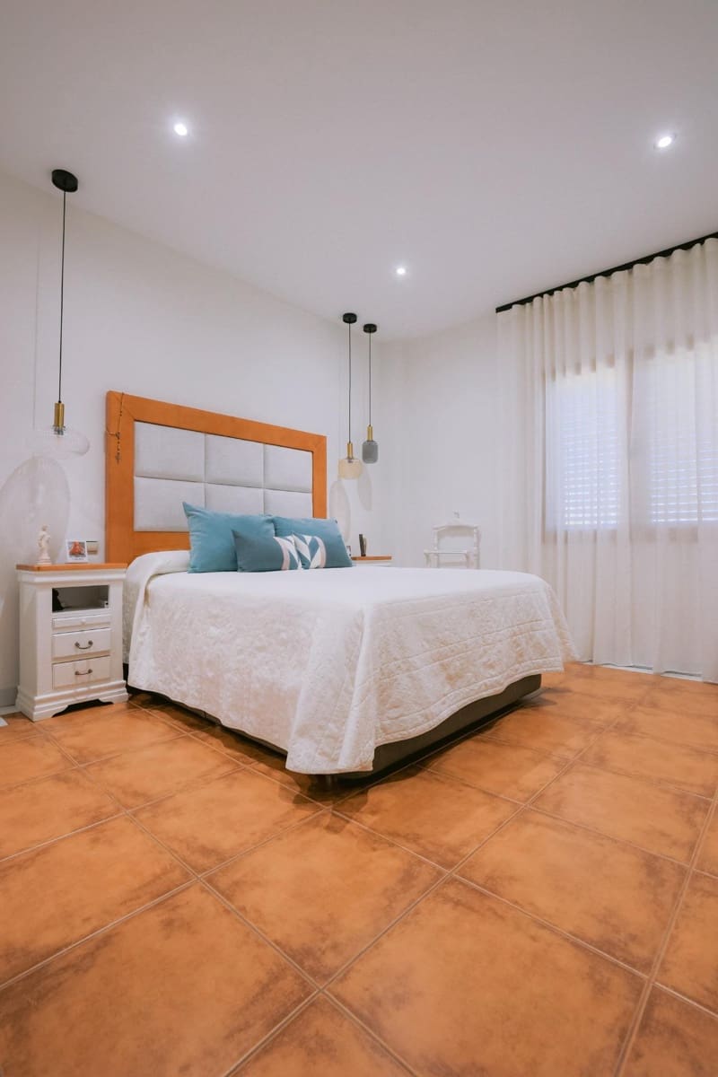 5 bedroom Villa for sale in Don Benito with pool garage - € 650,000 (Ref: 9990852)