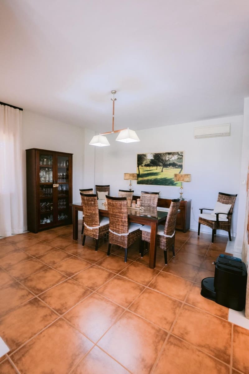 5 bedroom Villa for sale in Don Benito with pool garage - € 650,000 (Ref: 9990852)