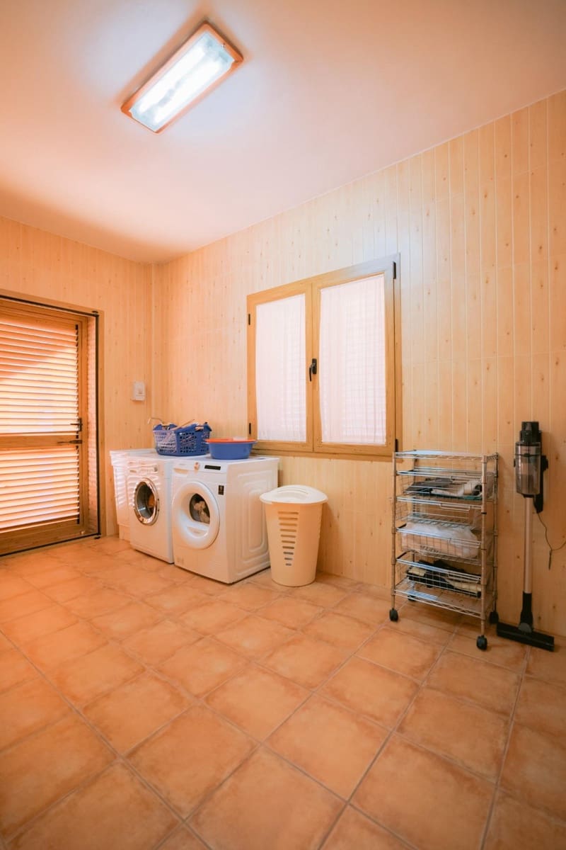 5 bedroom Villa for sale in Don Benito with pool garage - € 650,000 (Ref: 9990852)