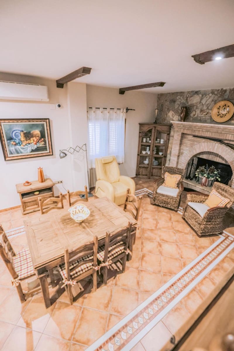 5 bedroom Villa for sale in Don Benito with pool garage - € 650,000 (Ref: 9990852)