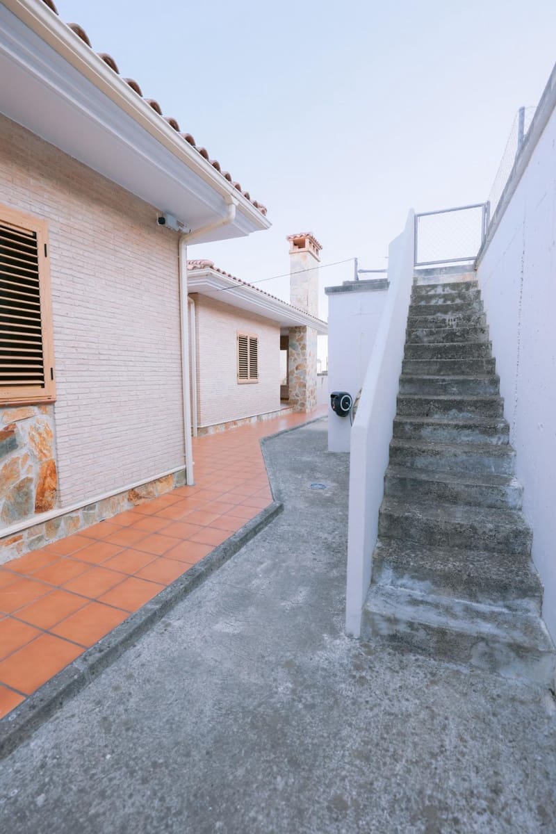 5 bedroom Villa for sale in Don Benito with pool garage - € 650,000 (Ref: 9990852)