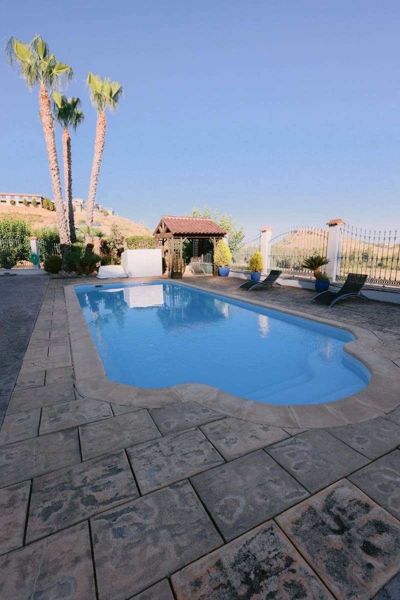 5 bedroom Villa for sale in Don Benito with pool garage - € 650,000 (Ref: 9990852)