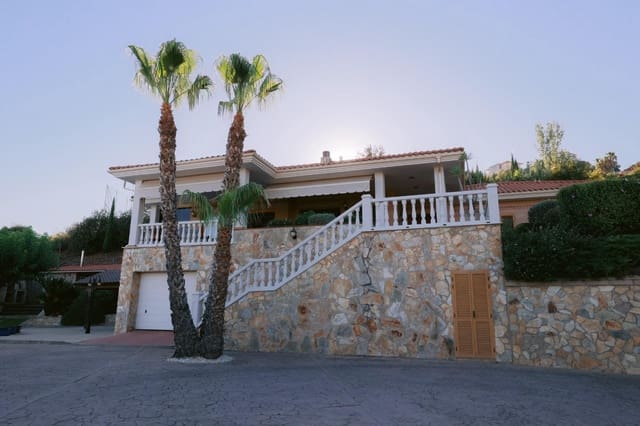 Chalet de 5 habitaciones en Don Benito en venta con piscina garaje - 650.000 € (Ref: 9990852)