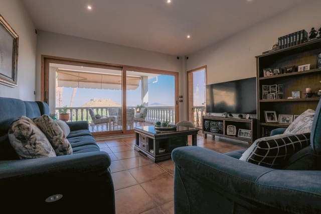 Chalet de 5 habitaciones en Don Benito en venta con piscina garaje - 650.000 € (Ref: 9990852)