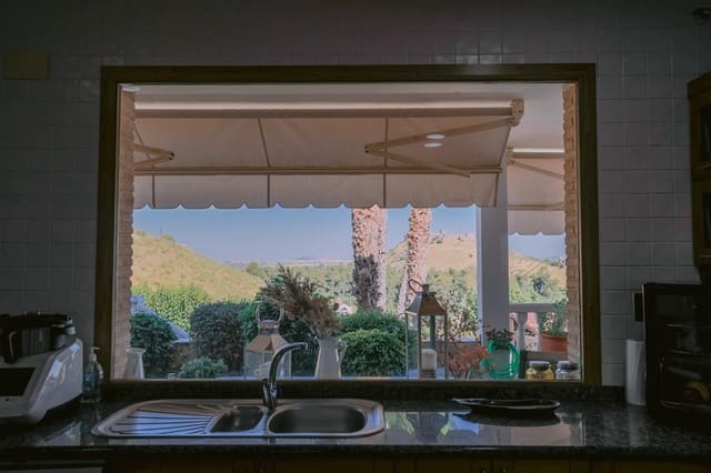 Chalet de 5 habitaciones en Don Benito en venta con piscina garaje - 650.000 € (Ref: 9990852)