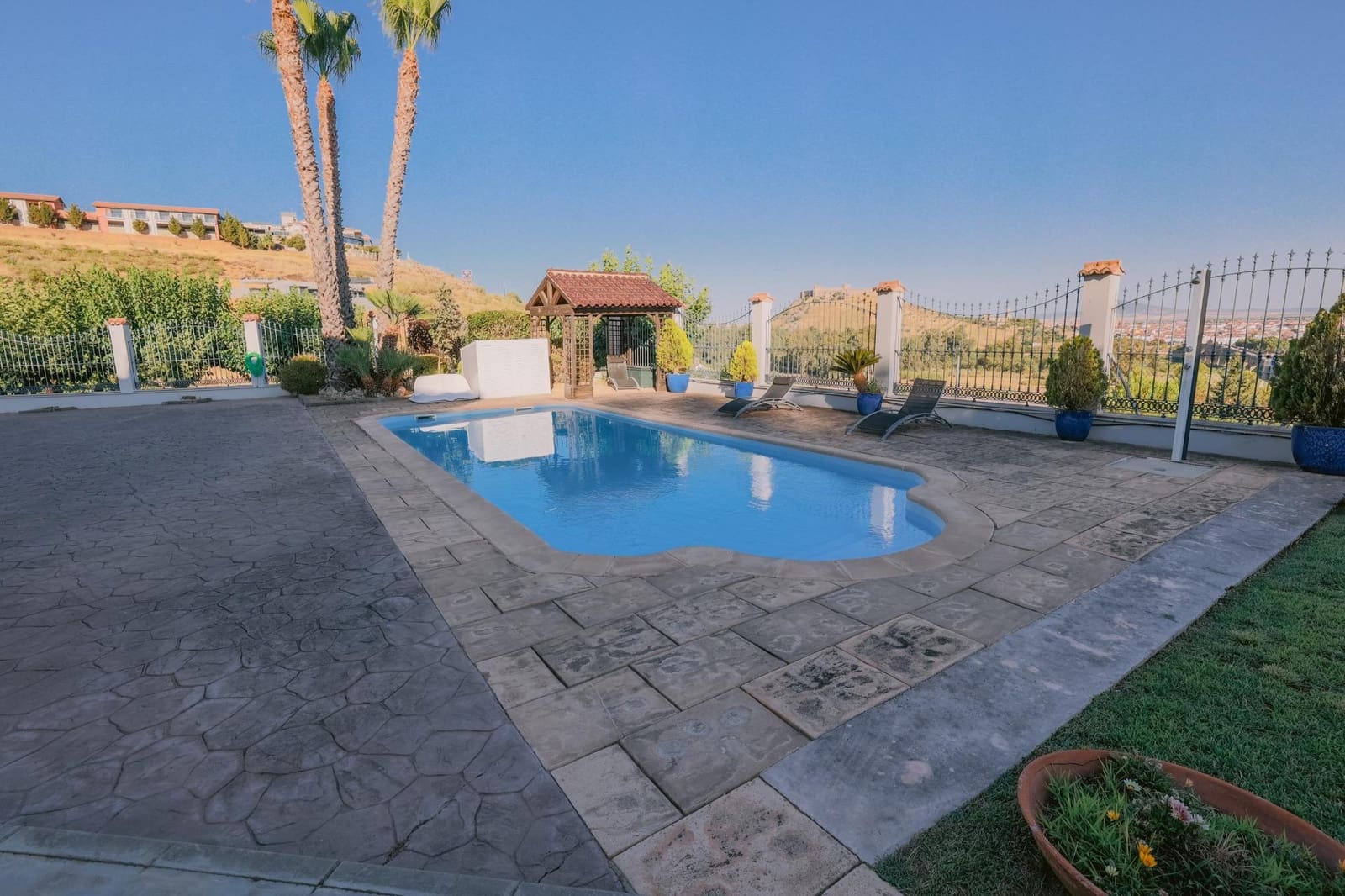 5 bedroom Villa for sale in Don Benito with pool garage - € 650,000 (Ref: 9990852)