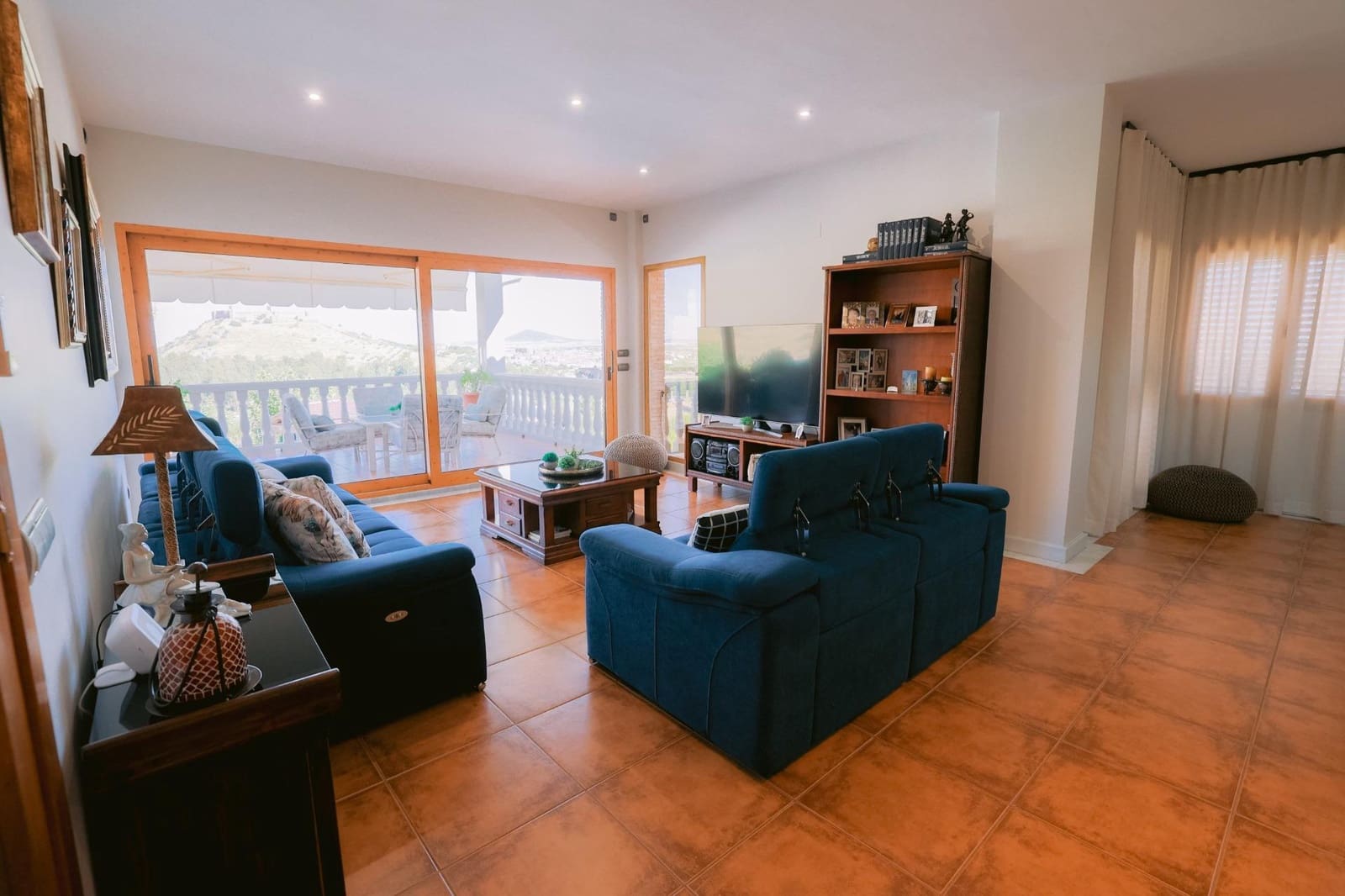 5 bedroom Villa for sale in Don Benito with pool garage - € 650,000 (Ref: 9990852)