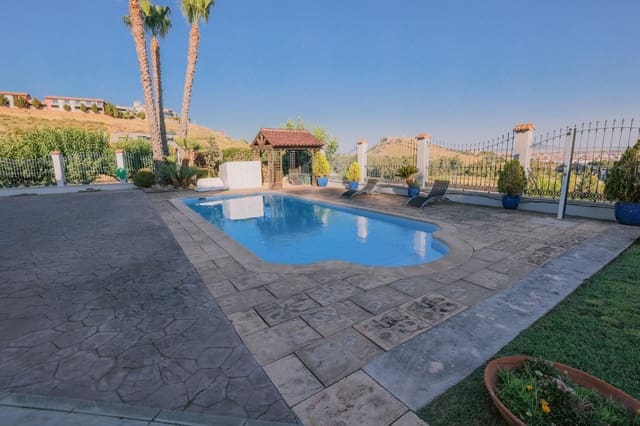 Chalet de 5 habitaciones en Don Benito en venta con piscina garaje - 650.000 € (Ref: 9990852)